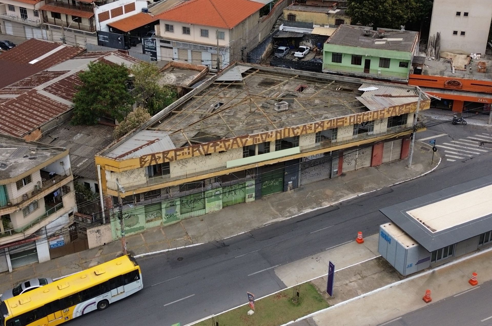 PRÉDIO COMERCIAL | 2 PAVIMENTOS | 4 LOJAS | 739 m² DE ÁREA CONSTRUÍDA | AV. JOÃO CÉSAR DE OLIVEIRA | ELDORADO | CONTAGEM/MG — Imagem